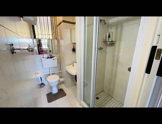 2 BEDROOM APARTMENT FOR SALE IN WESTRIDGE